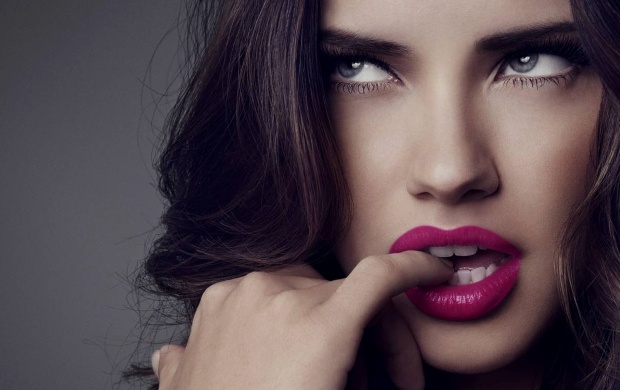 Adriana Lima Pink Lips