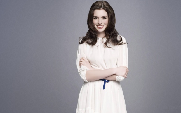 Anna Hathway in white dress with smily face