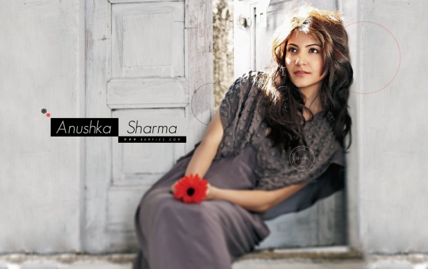 Anushka Sharma Hold Flowers