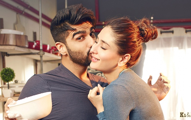 Arjun Kapoor Kiss Kareena Kapoor Khan In Ki & Ka