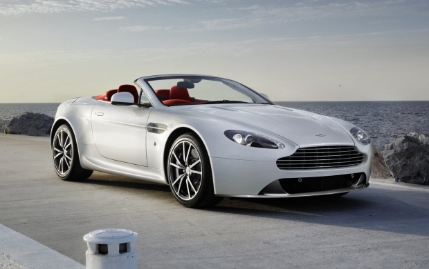Aston Martin V8 Vantage White