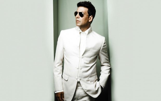 Beautiful Akshay Kumar In White Suit