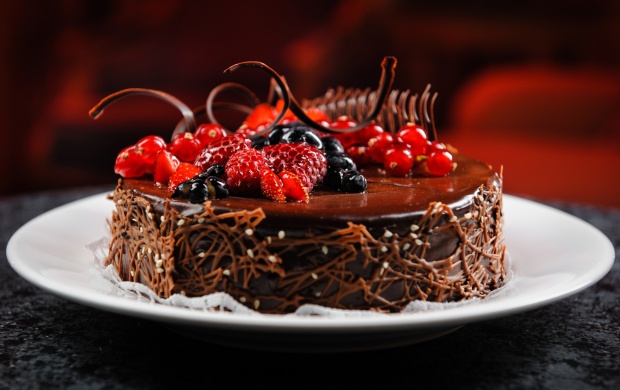 Chocolate Berries Cake Plate