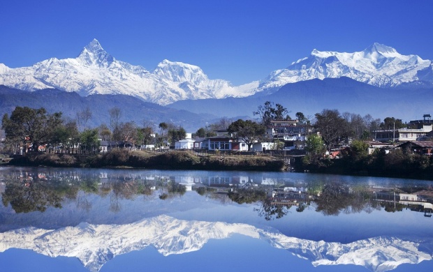 Himalaya Mountain Lake Reflecation