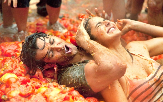 Hrithik Katrina In Tomato Festival
