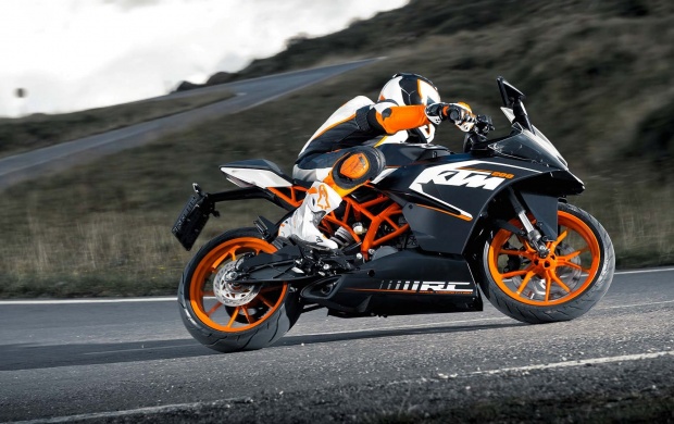 KTM RC200 First Look 2014