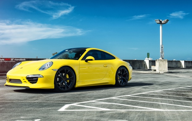 Racing Yellow Porsche 991