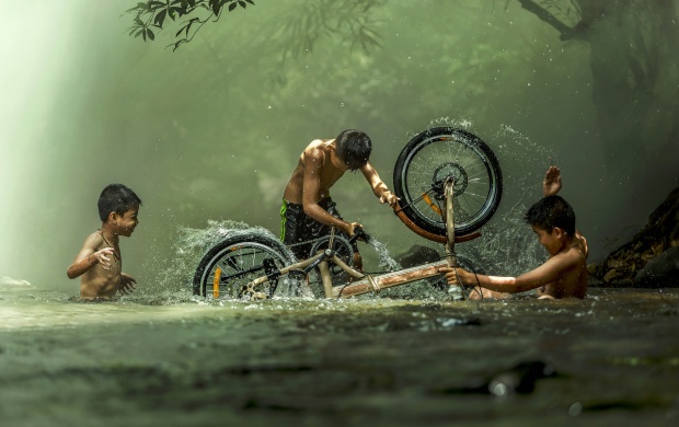 Splashing Children Bike