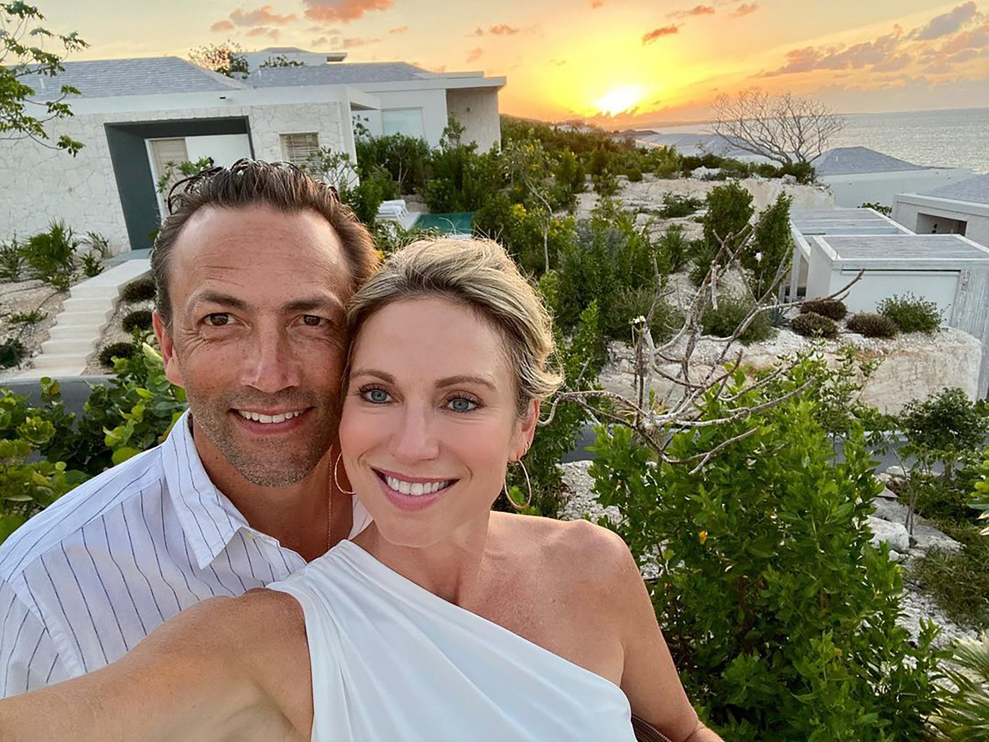 Andrew shue deletes photos of wife amy robach amid tj holmes scandal