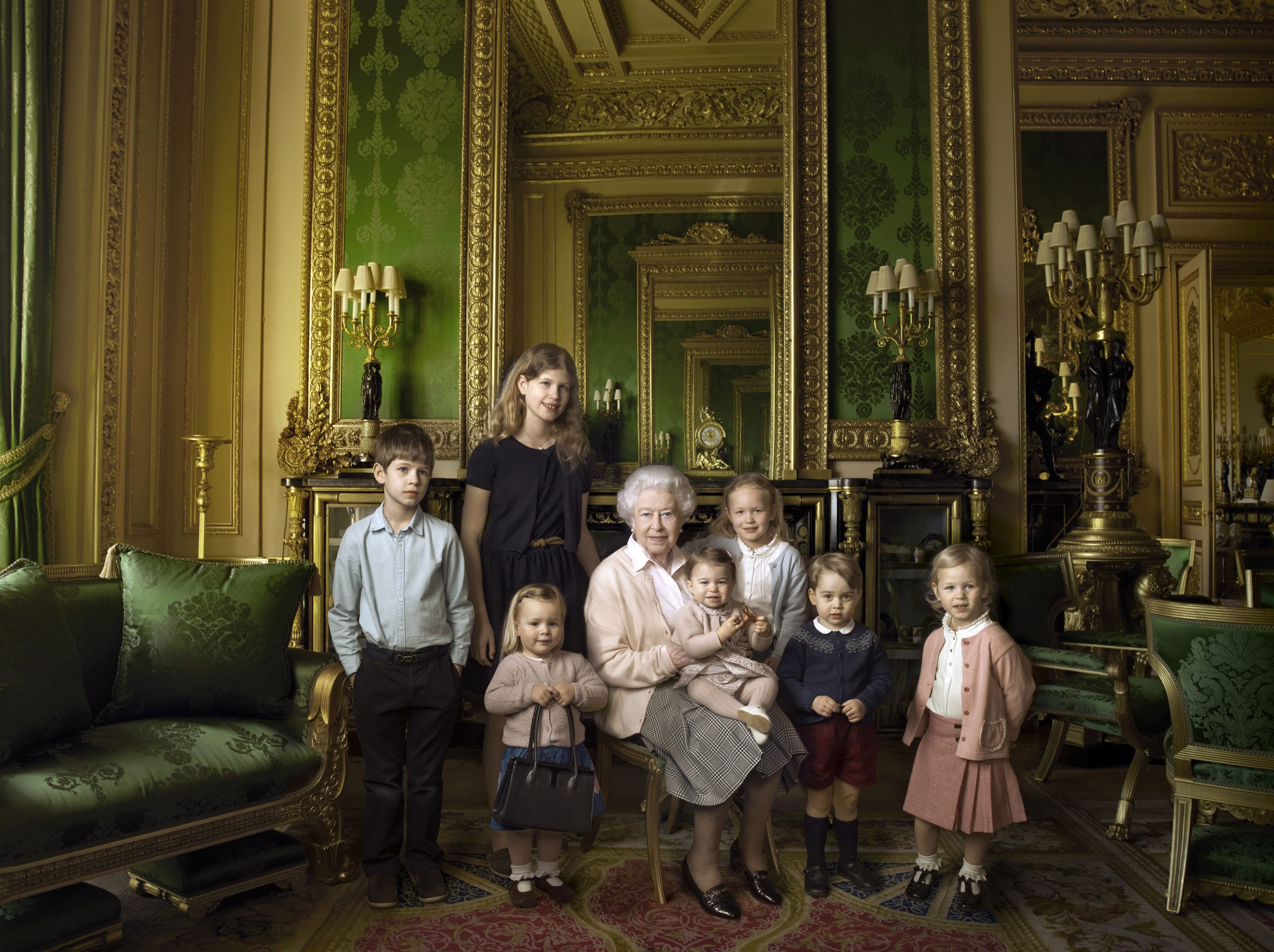 Annie leibovitz photos show relaxed queen and little royals