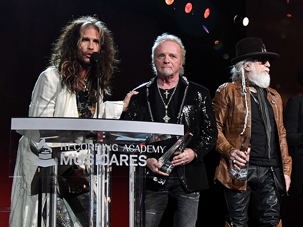 Joey kramer joins aerosmith onstage at musires gala â but doesnt play with them