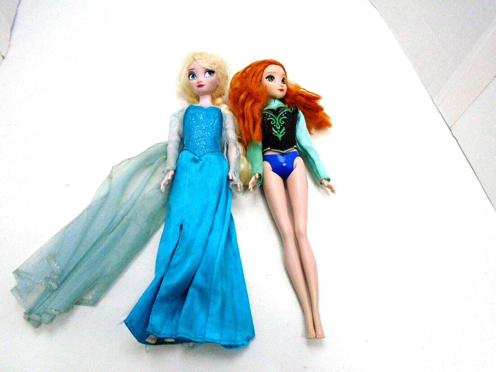 Disney frozen barbie dolls set of elsa and anna with clothes see pictures