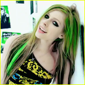 Avril lavigne smile video premiere