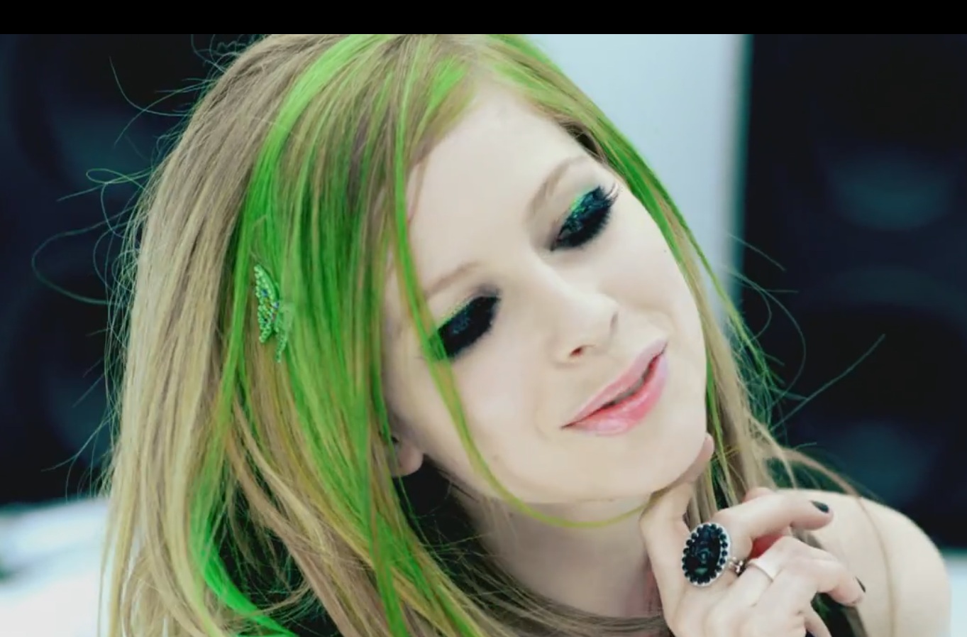 Eotdavril lavigne smile music video inspired makeup â babble queen diaries