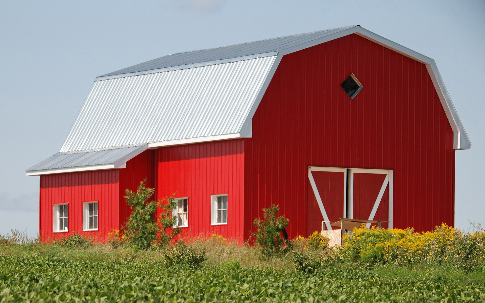 Red barn wallpaper