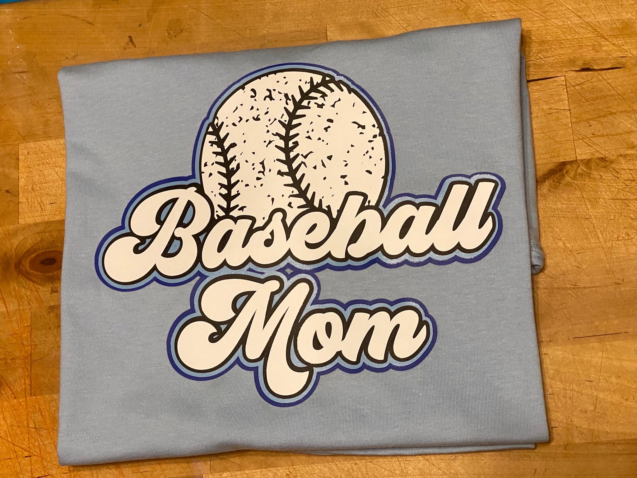Retro baseball mom â