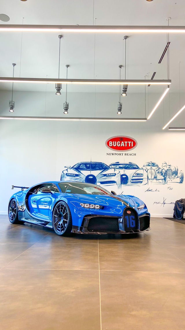 Bugatti chiron and bugatti chiron pur sport wallpaperbugatti newport beachðiphone pro max rcarphotography