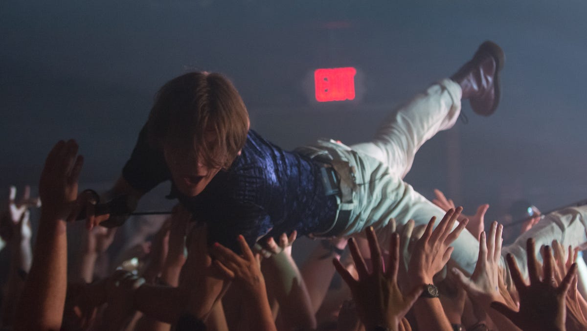 Cage the elephant at mercy lounge
