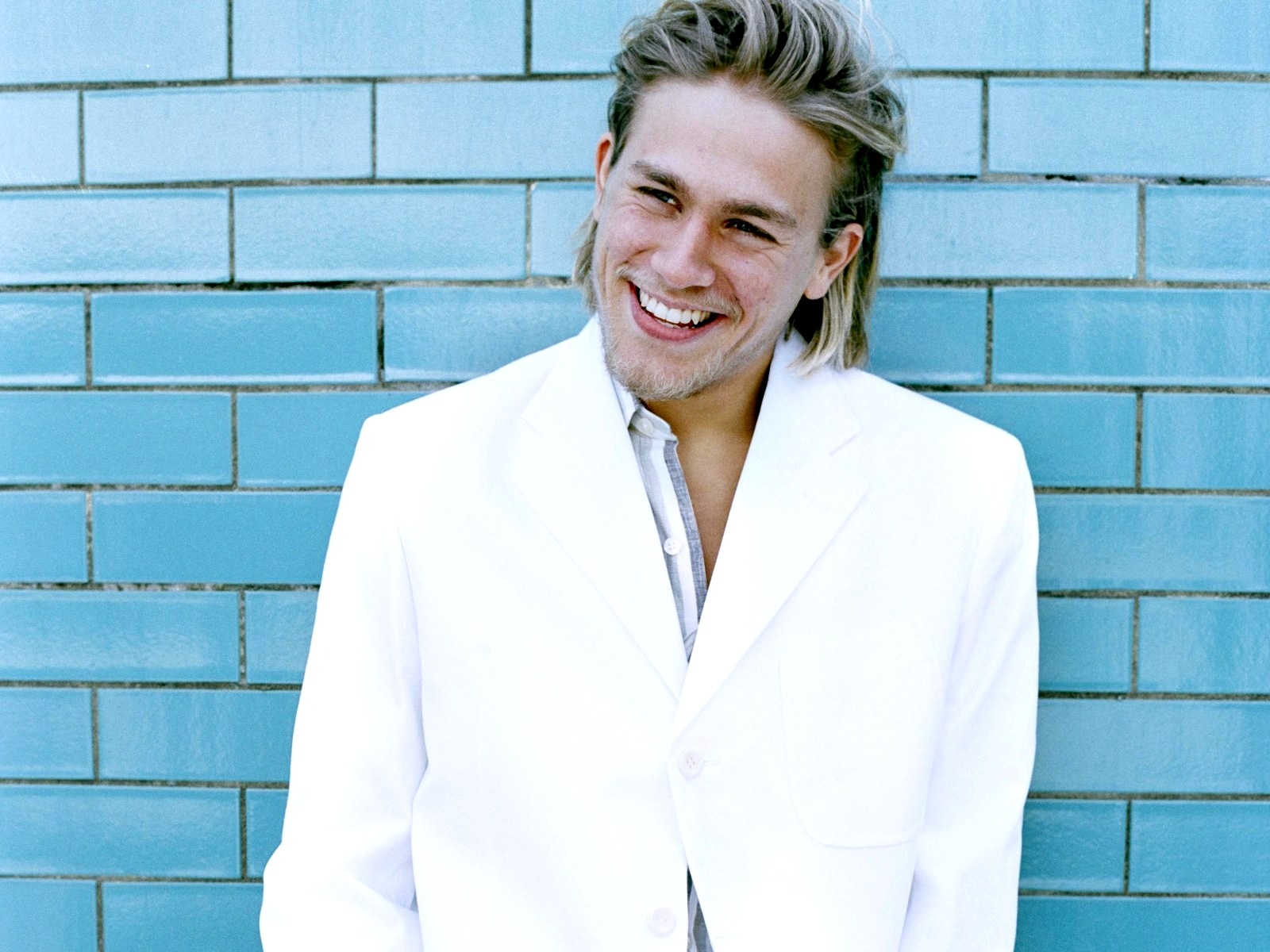 Wallpaper actor celebrity jacket person professional profession charlie hunnam white collar worker x