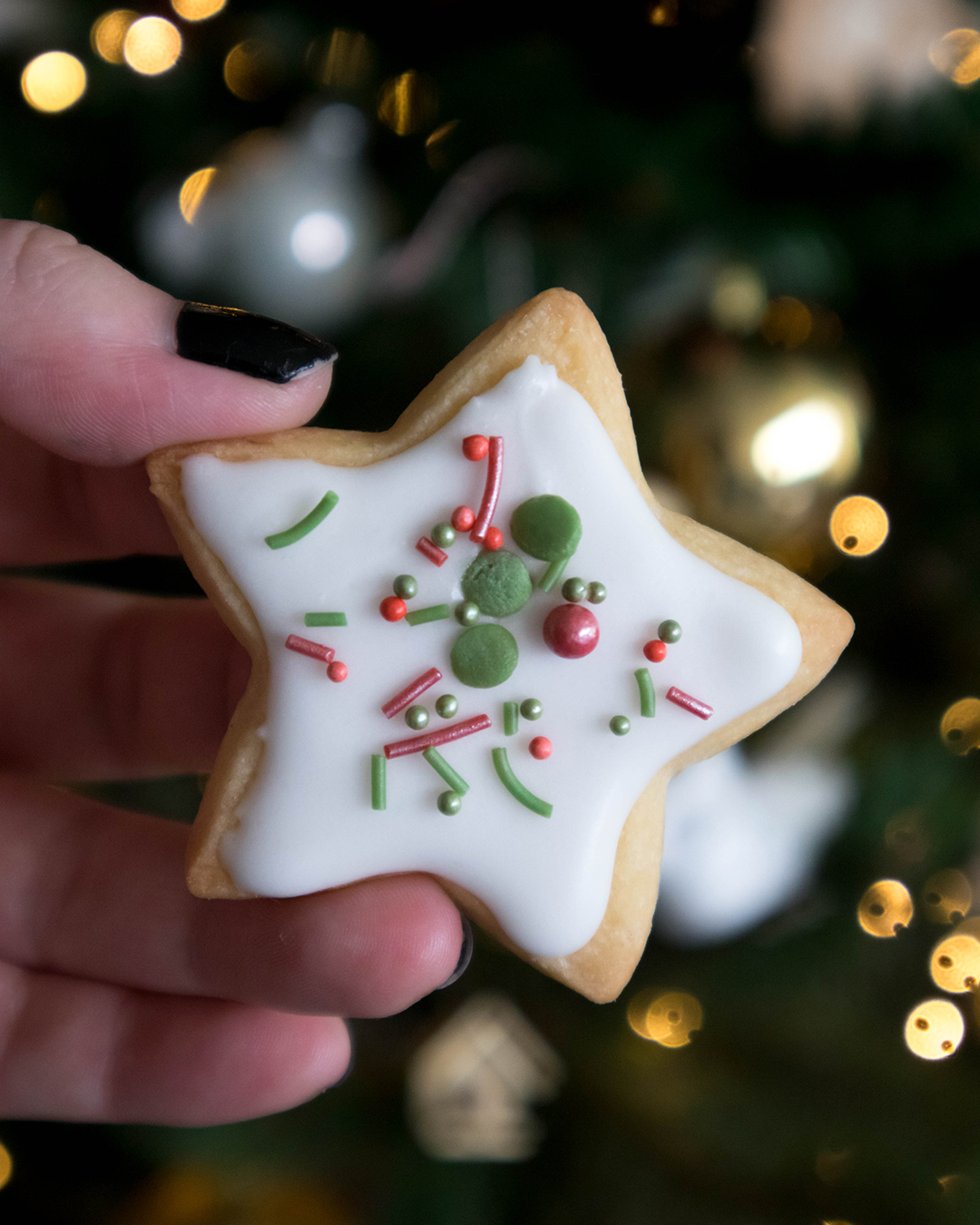 Vegan christmas sugar cookies with royal icing