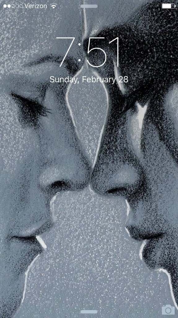 Noel on couldnt help itim a hopeless romantic and had to add a clexa wallpaper to my phone they def give me feels httpstcowwbnxrikz