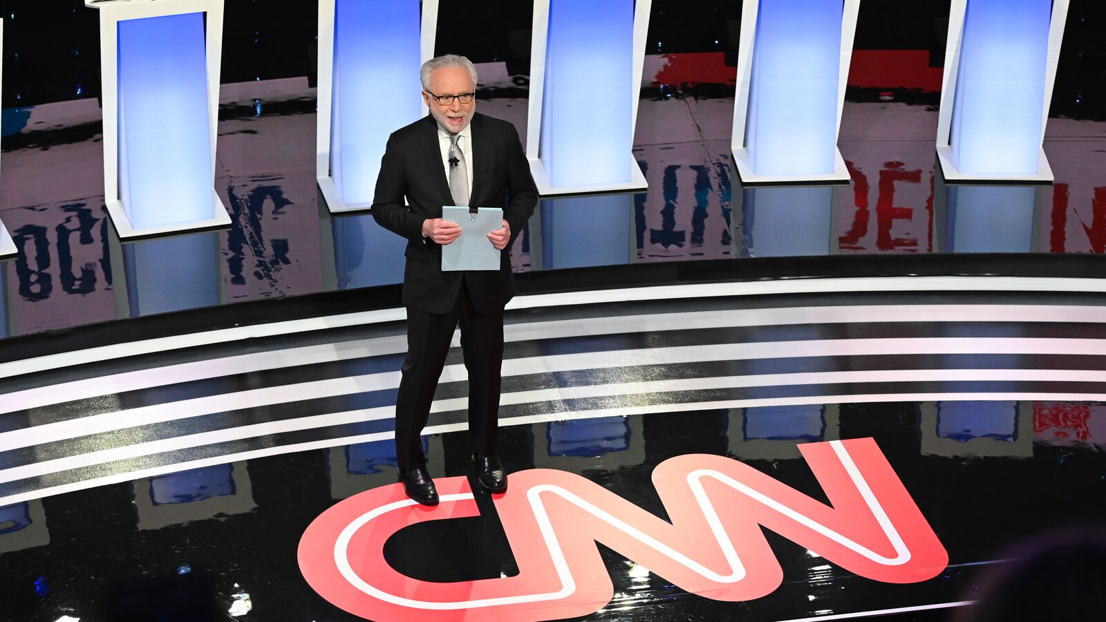 Wolf blitzer passes torch to jake tapper for cnn election coverage