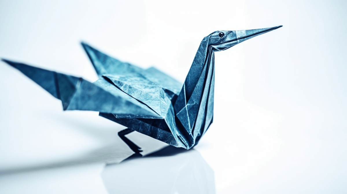 Fondo una grulla de origami en color azul sobre una superficie blanca fondo grulla de papel azul sobre un fondo blanco foto de fotografãa de alta definiciãn art creativas imagen de fondo