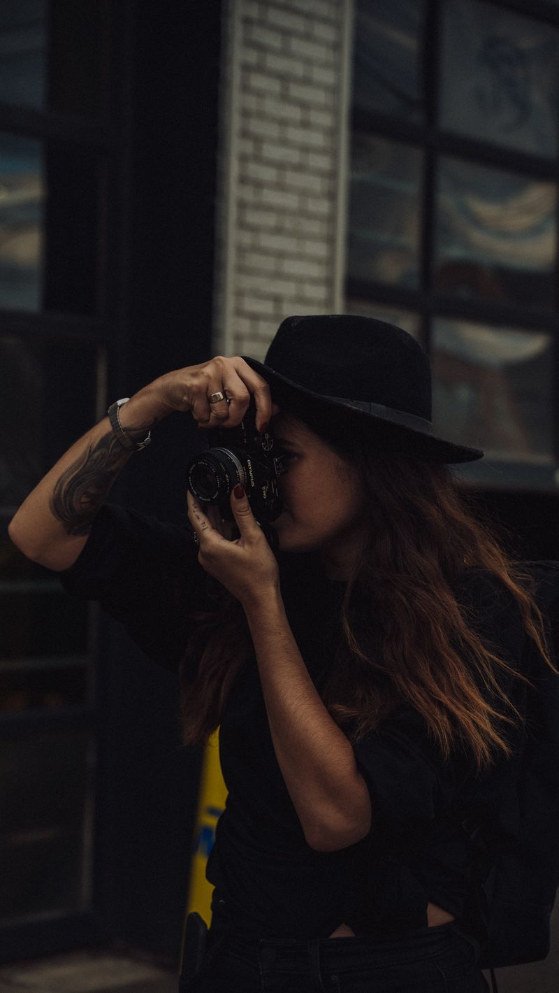 Download wallpaper x girl camera hat photographer tattoo iphone sesc for parallax hd background