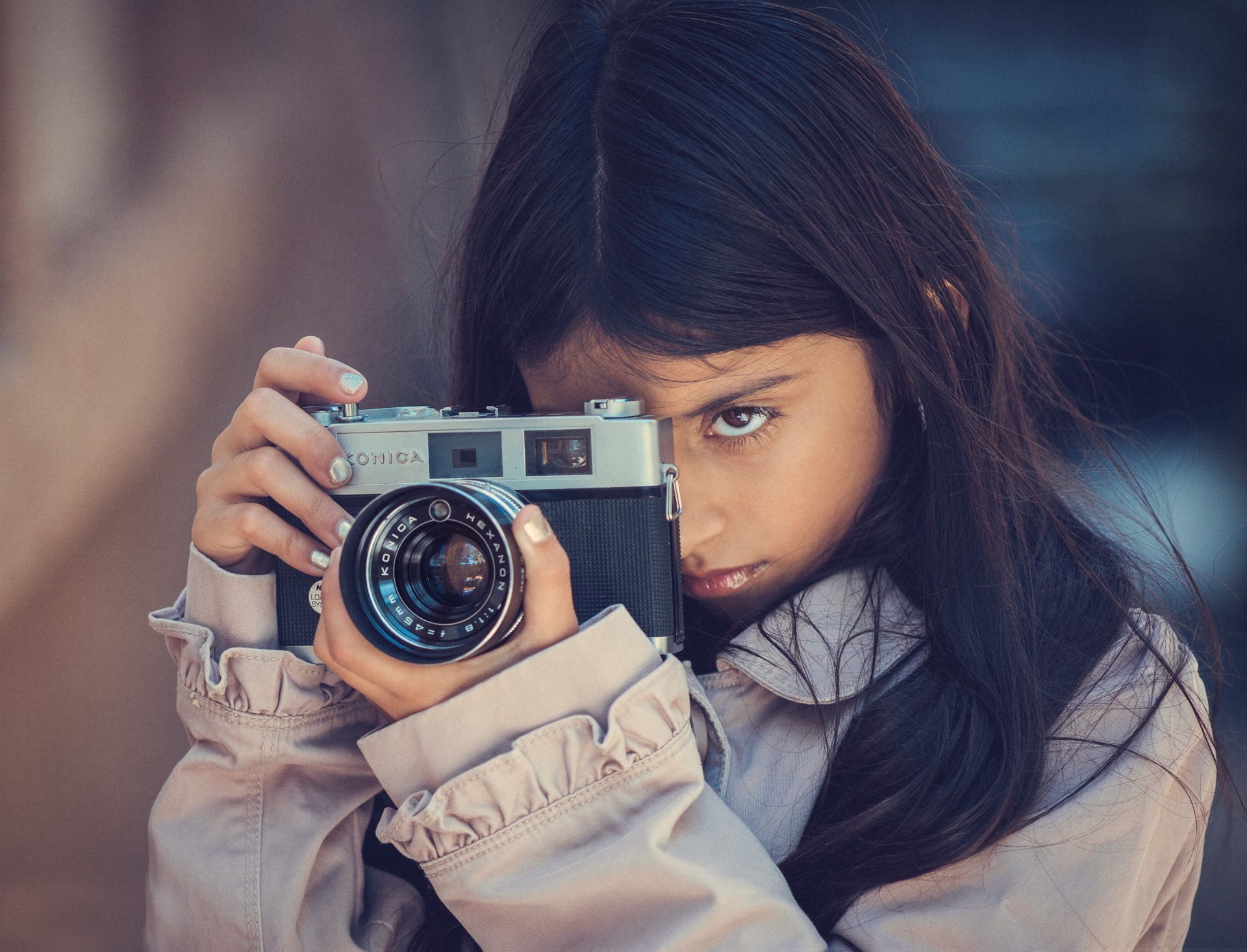 Focus konica little girls camera brunette girl photographer