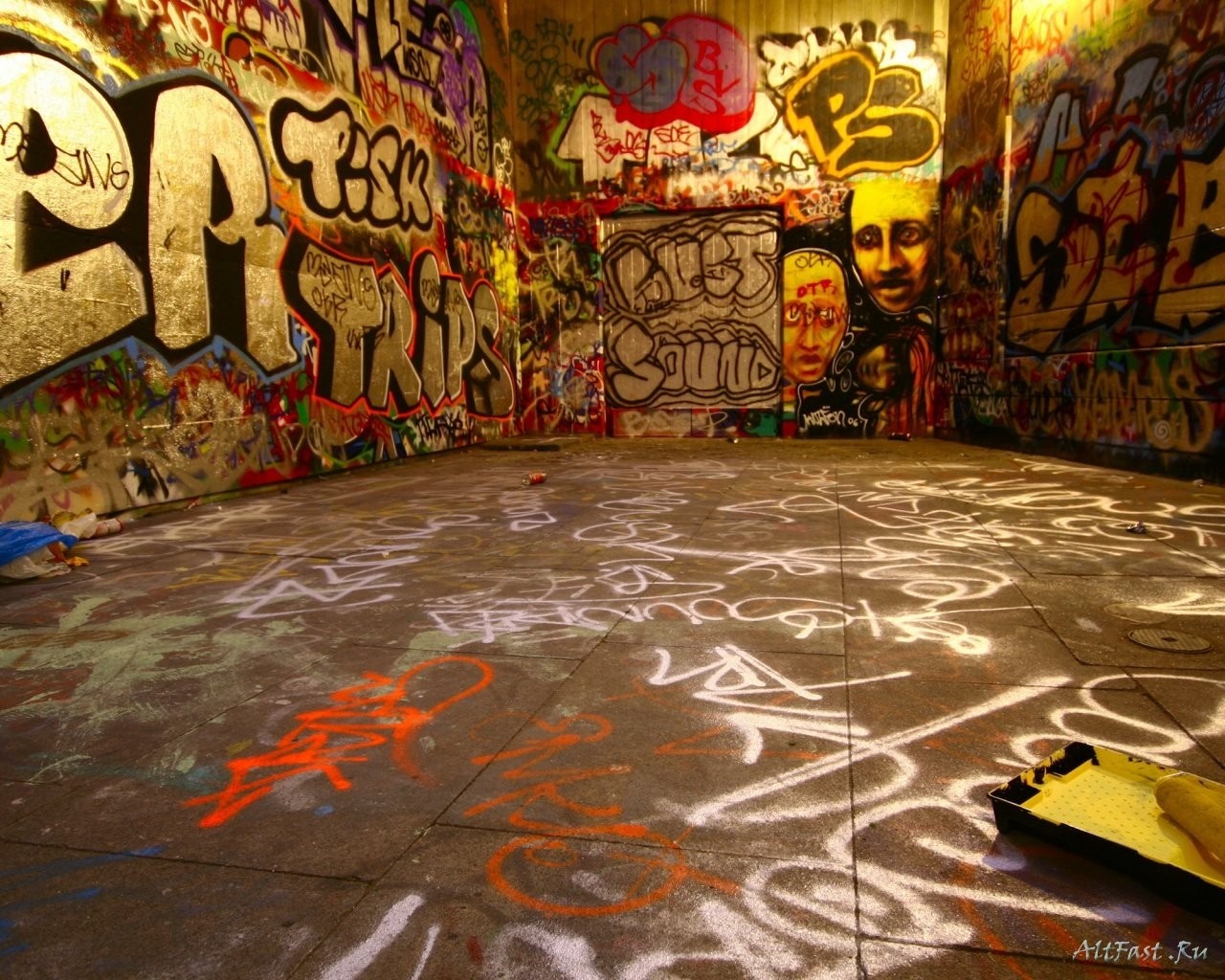 Painting hip hop graffiti mural art