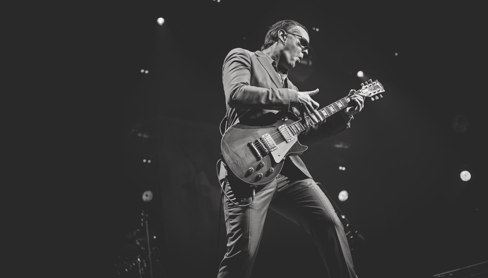Joe bonamassa this was the hardest thing for me to get the hang of on guitar
