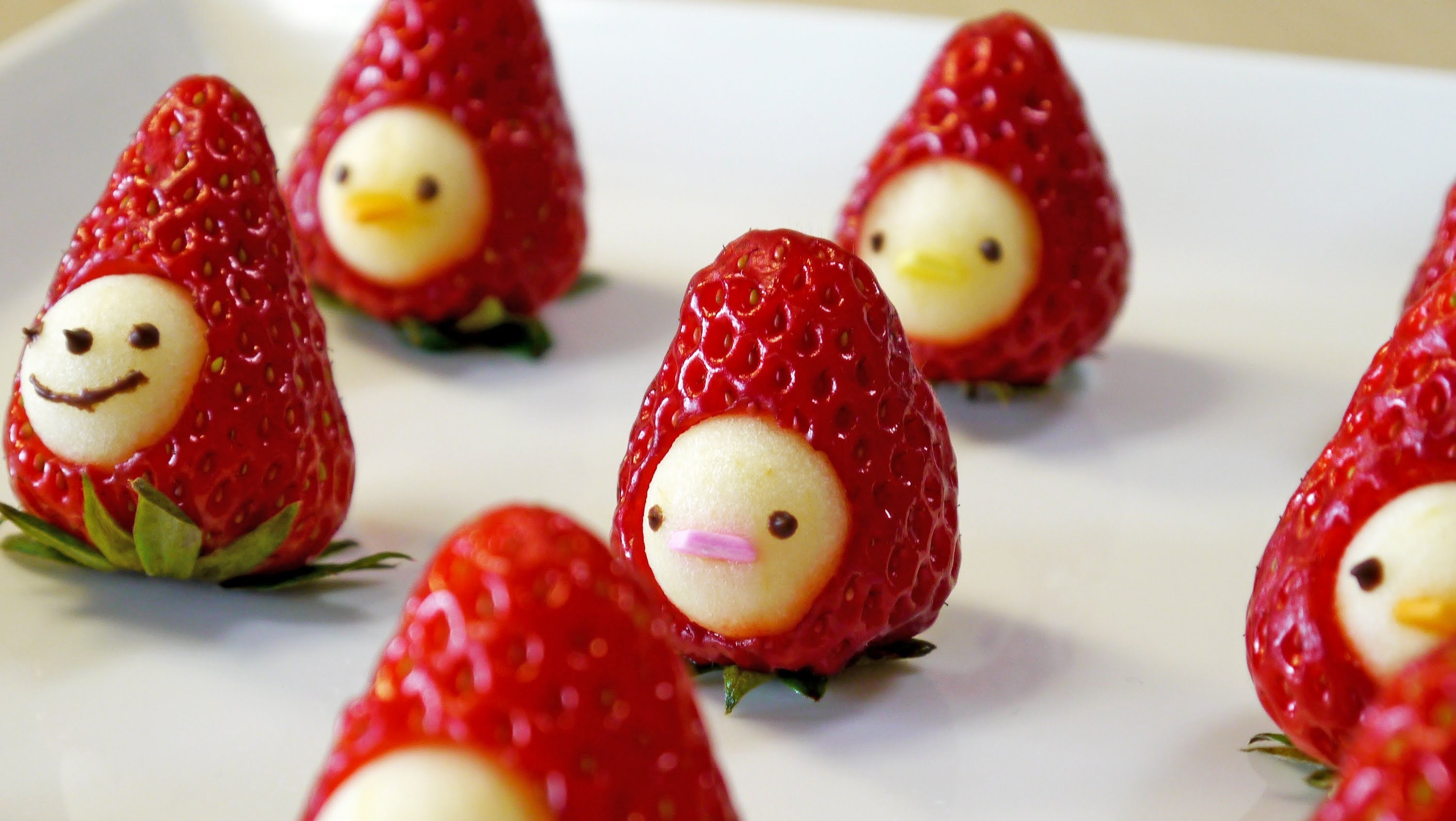 Strawberry background kawaii