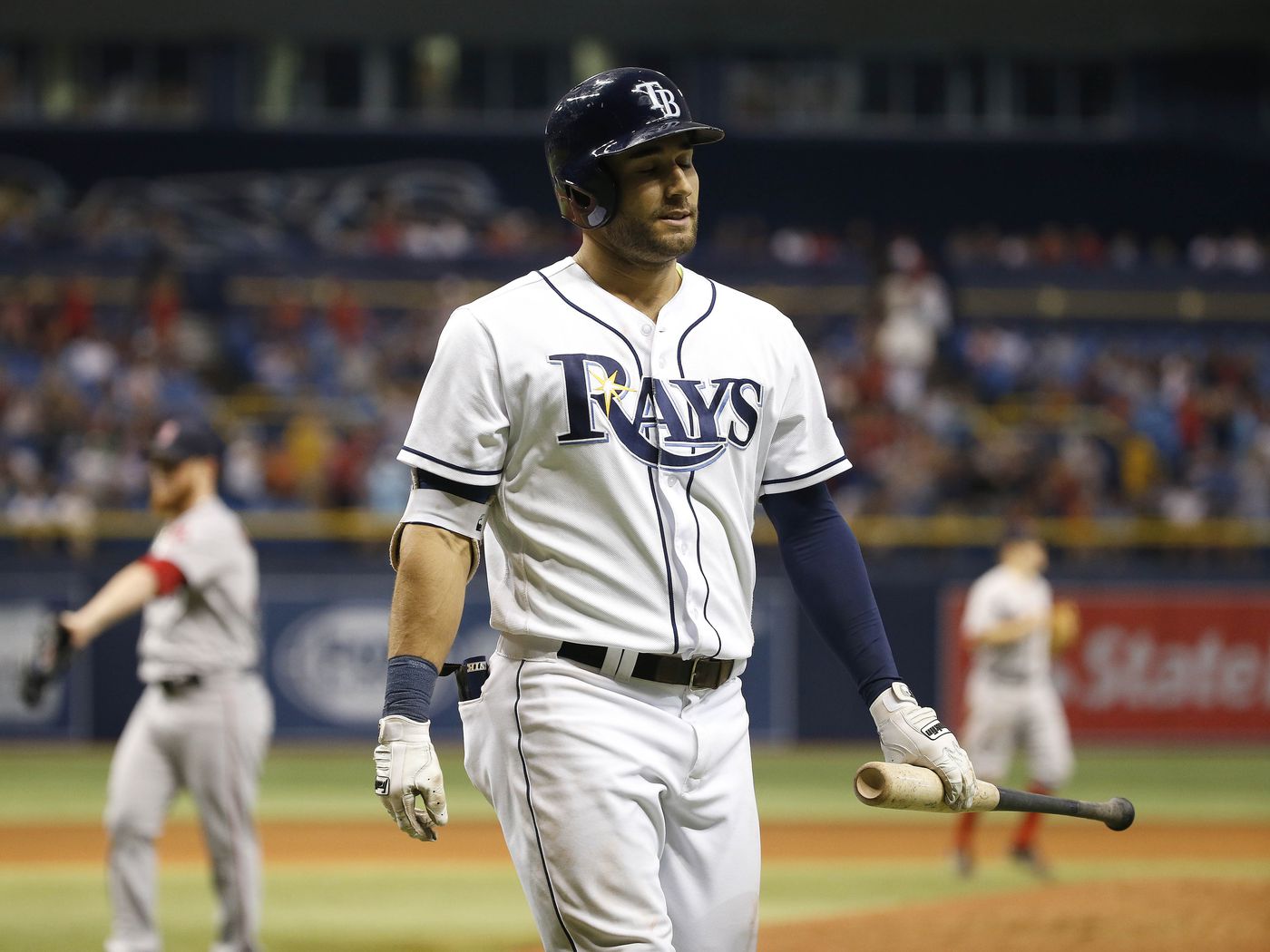 Rays sign kevin kiermaier to