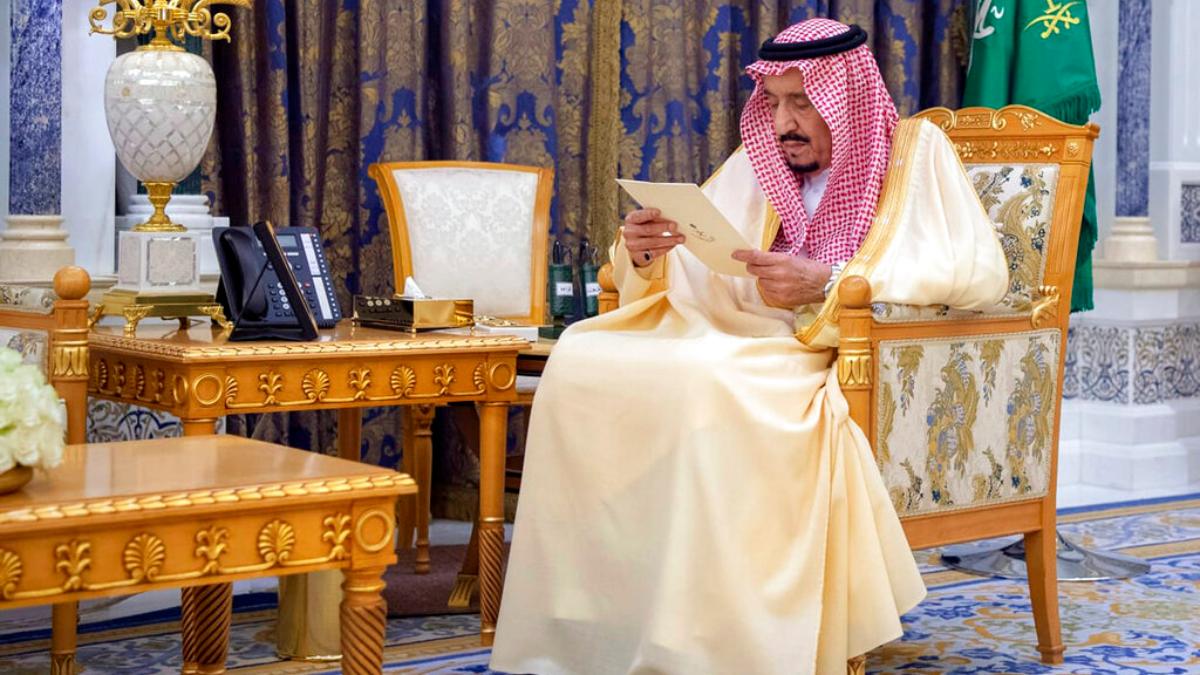 Game of thrones saudi arabia state media releases photos of kg salman after rumours of death coup