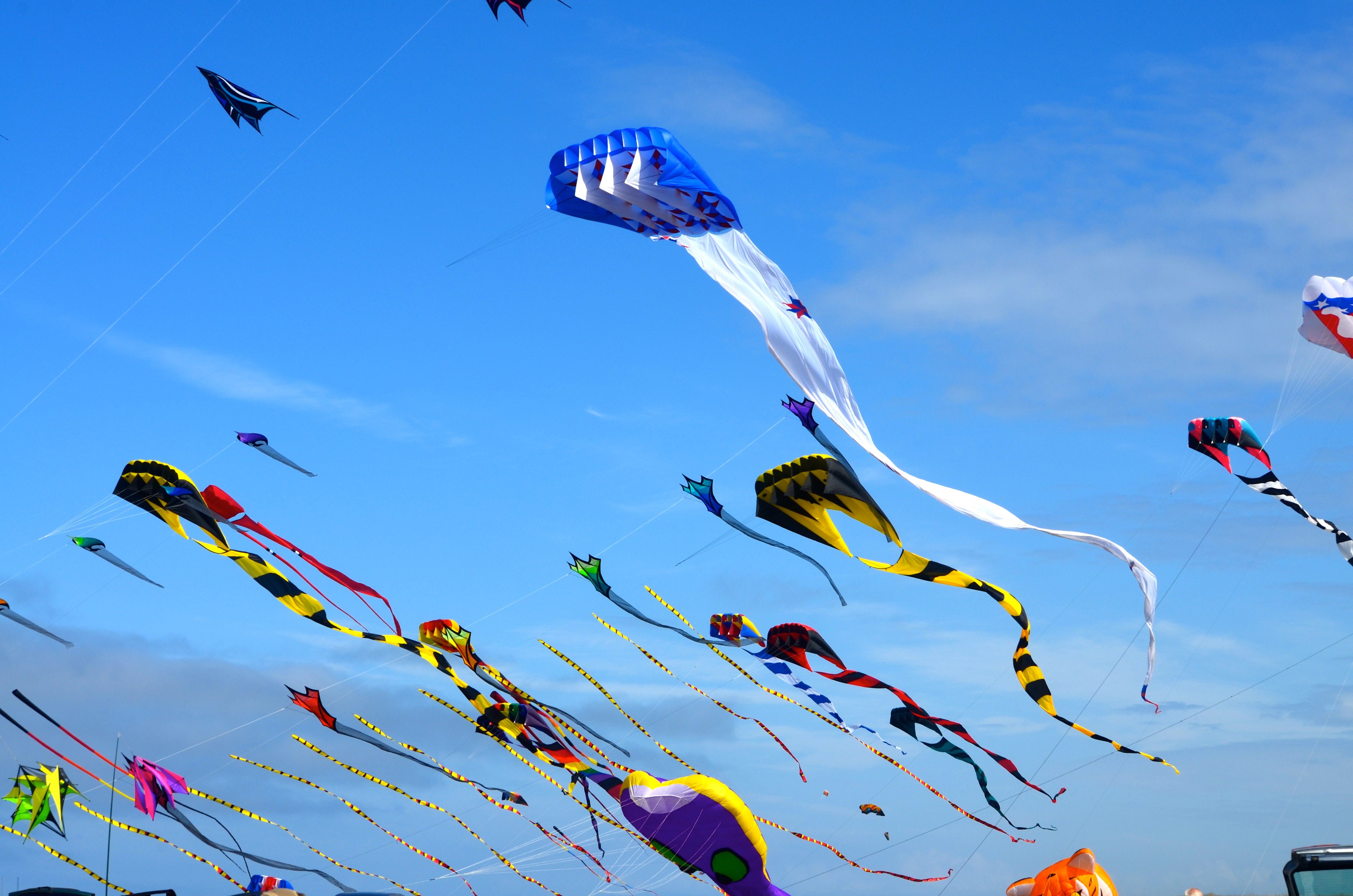 Kite flying bokeh flight fly summer hobby sport sky toy fun wallpaper x