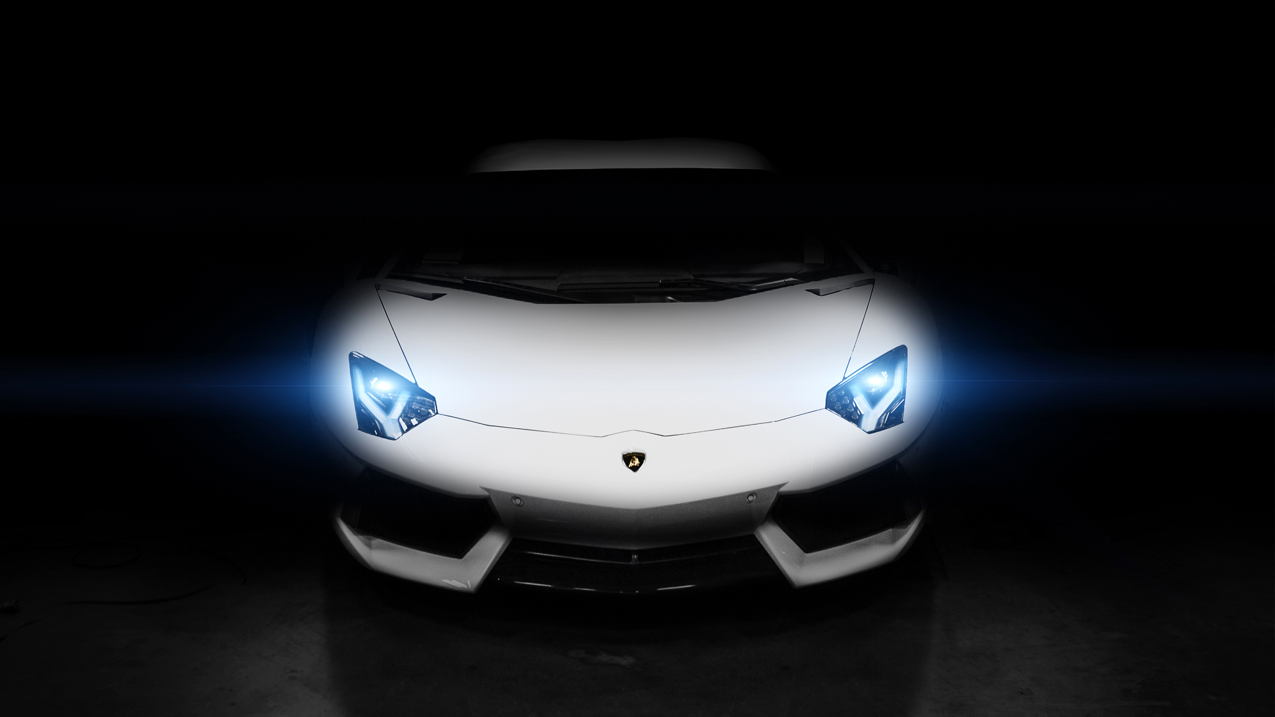 Lamborghini aventador balloon white wallpaper