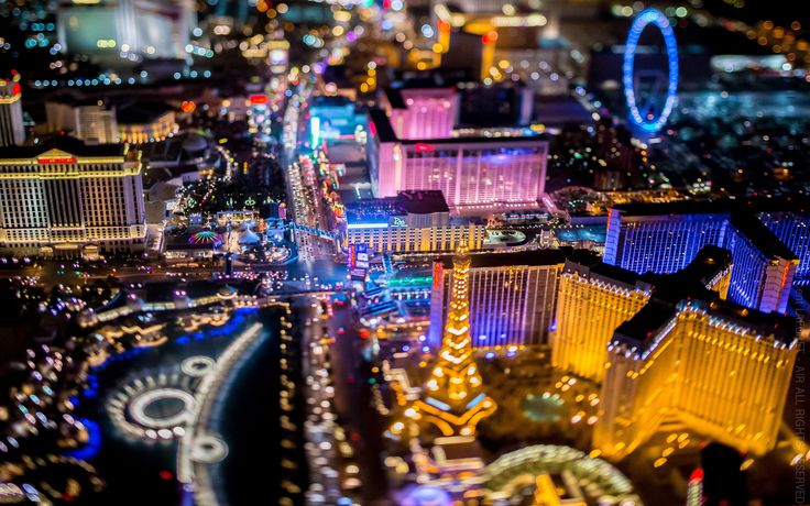 Las vegas nevada downtown night photography from helicopters desktop wallpaper hd ã k wallpaper hdwalâ las vegas resorts las vegas night photography