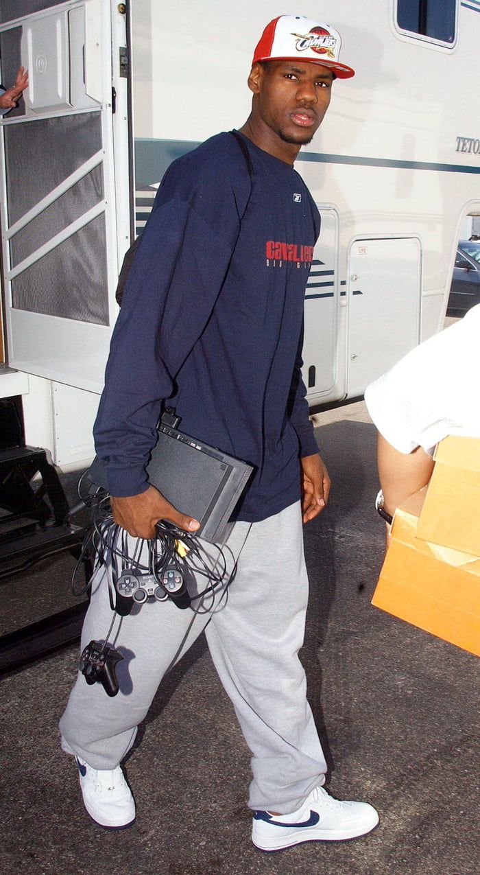 A rookie lebron james traveling with his ps nba fashion lebron james wallpapers lebron james