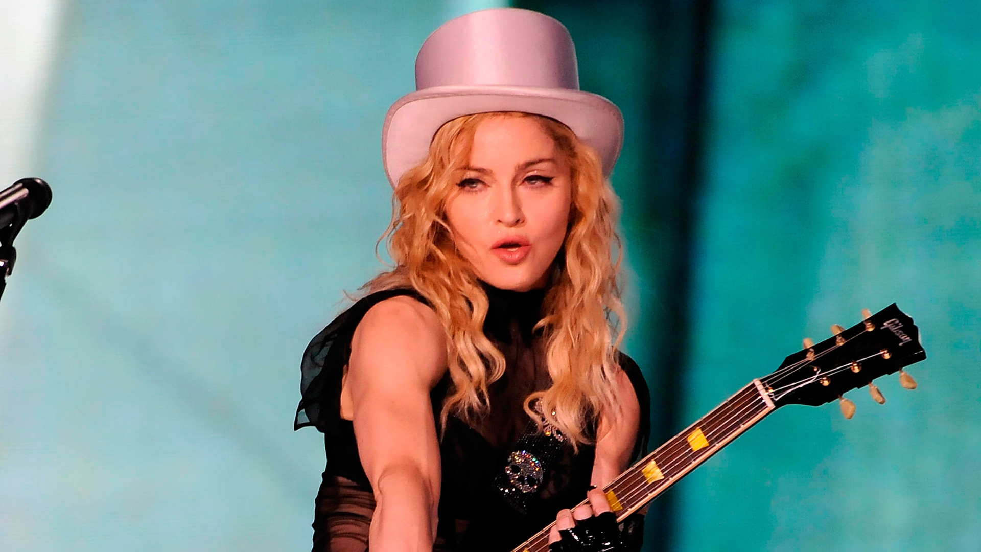 August madonna kicked off her record breaking sticky sweet tour