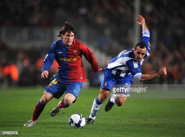 Messi dribbling photos and premium high res pictures