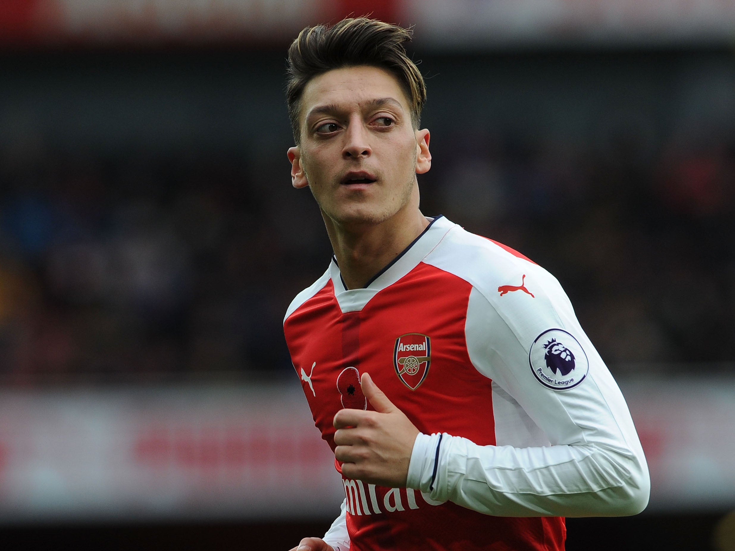 Arsenal news robert pires claims maestro mesut ozil is on a level with dennis bergkamp the the