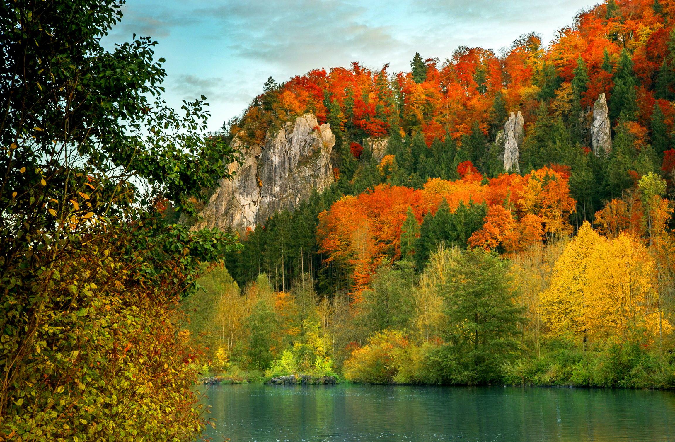 Autumn mountain desktop wallpaper