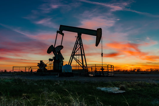 Oil well texas images â browse photos vectors and video