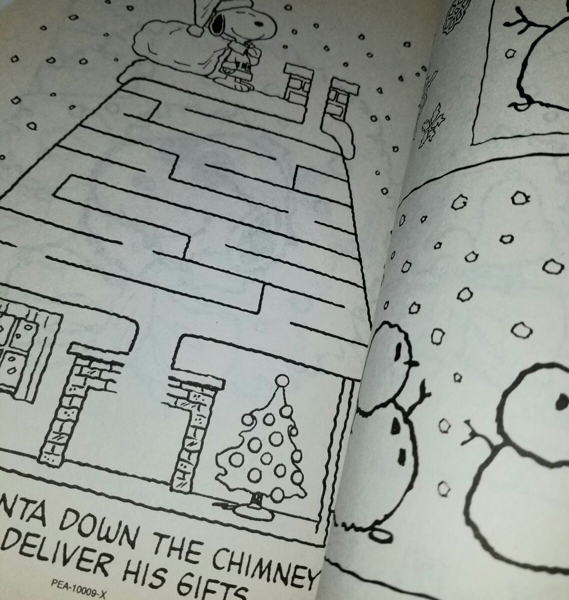 Peanuts snoopy christmas holiday fun coloring activity book