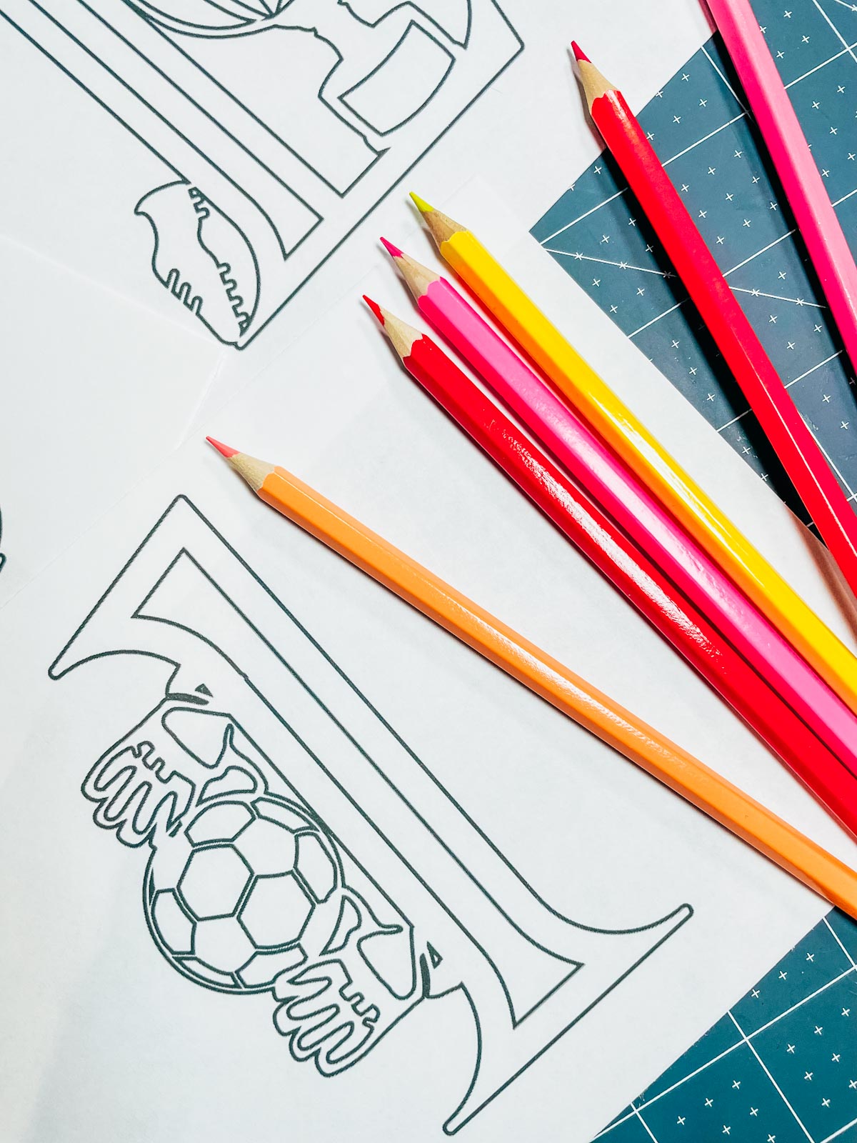 Free printable football colouring alphabet pages â extraordinary chaos