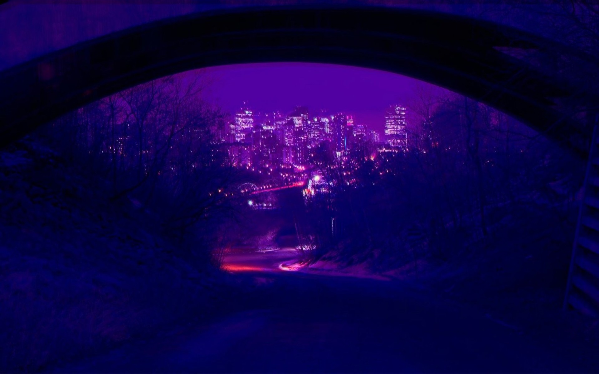 Фонк 1 hours. 183838 Ультрафиолет. Фиолетовый неон. Фиолетовый свет. Фиолетовый город.