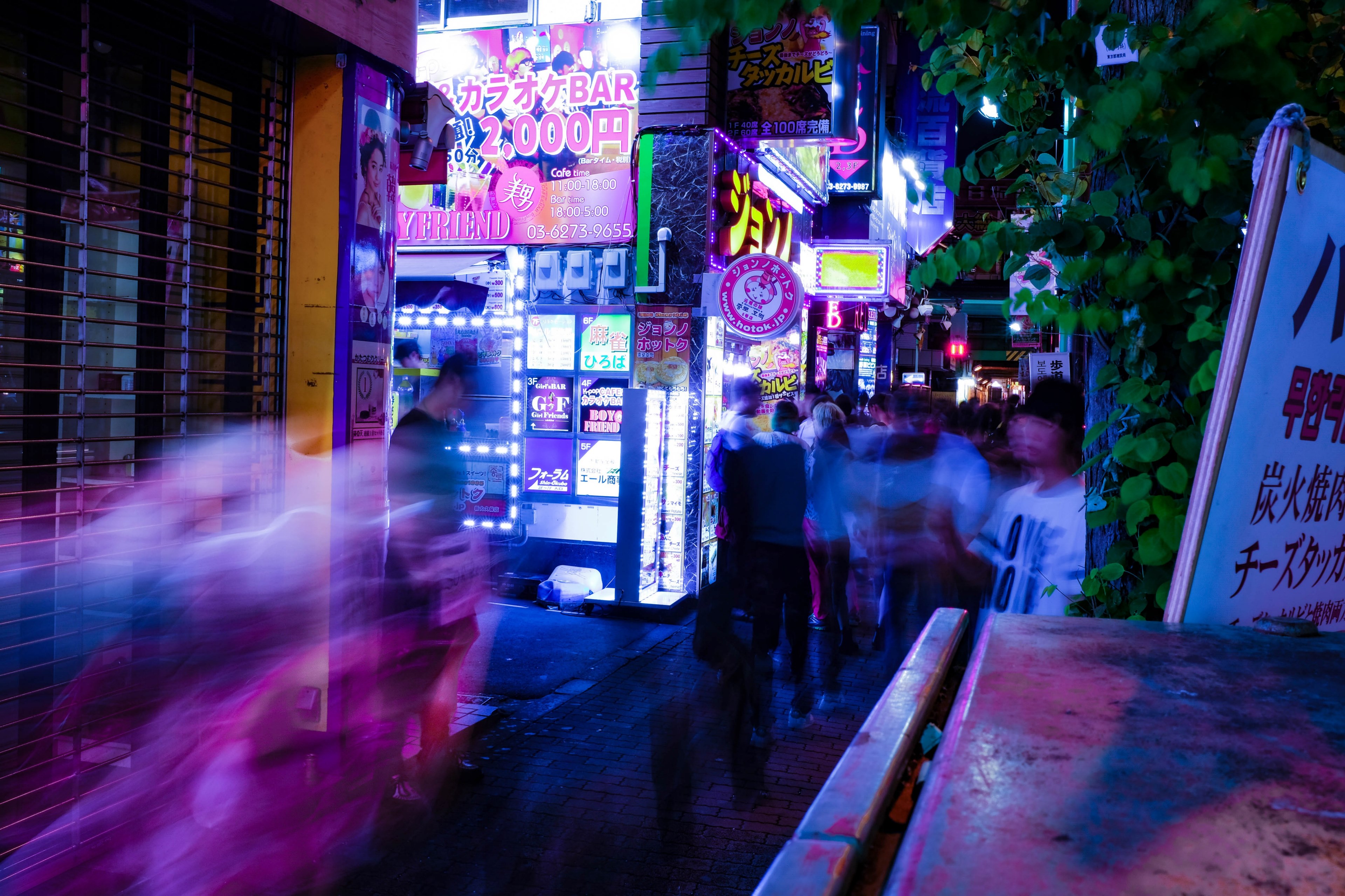 Wallpaper id long exposure of people walking in a city near bright shop signs neon lights in shin okubo tokyo japan k wallpaper free download