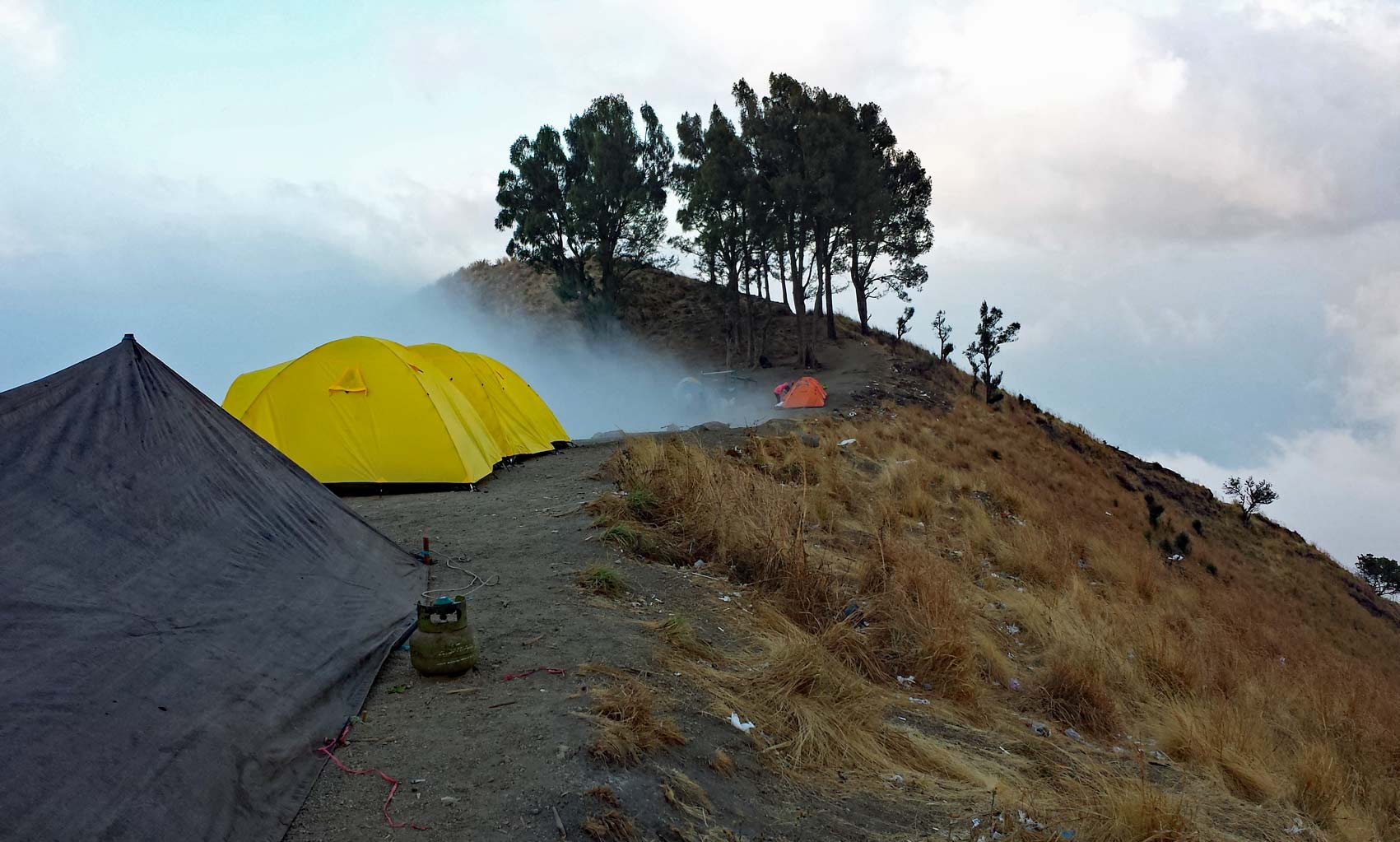 Campsite sembalun crater rim mount rinjani trekking lombok indonesia