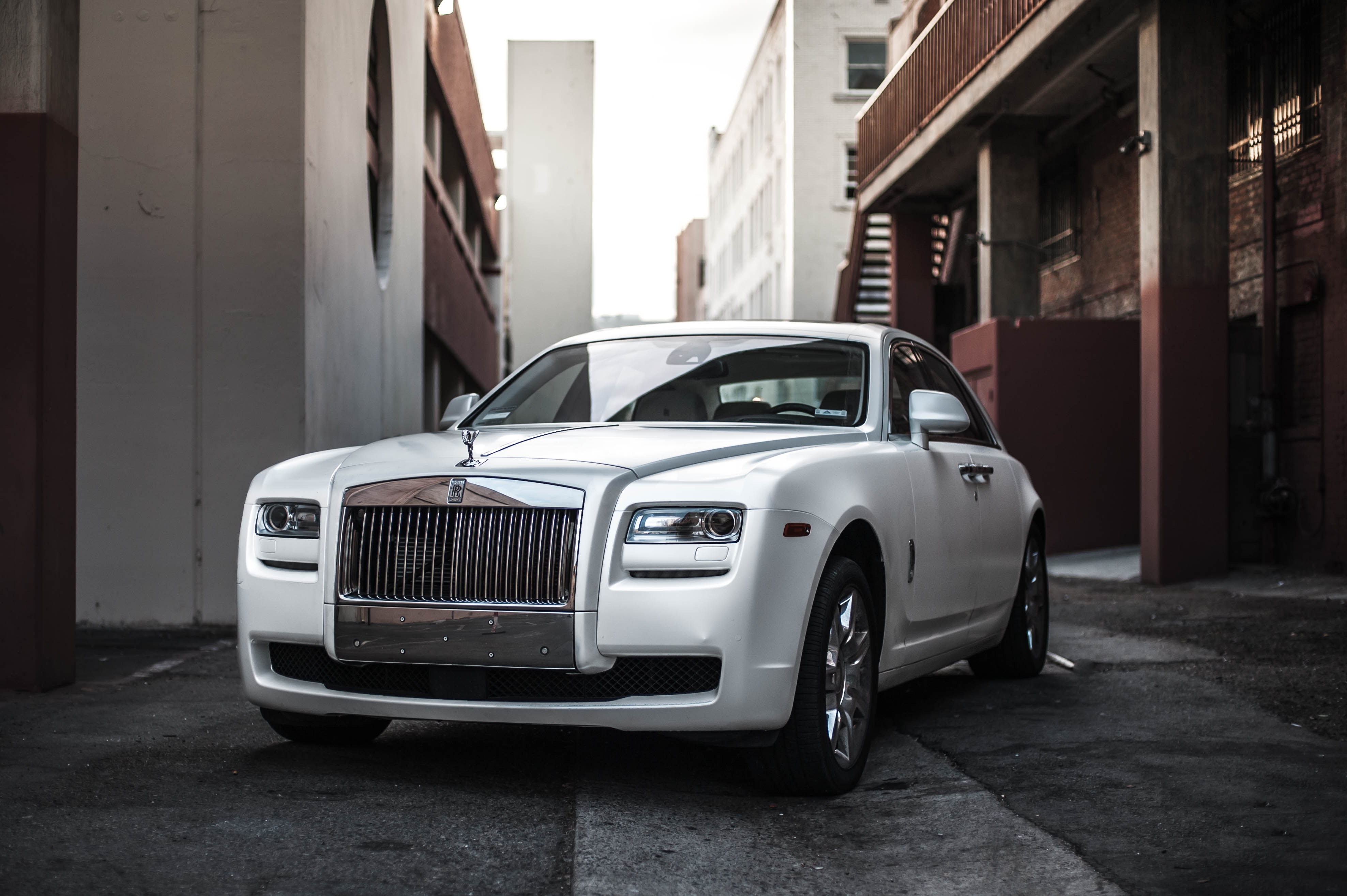 Rolls royce photos download the best free rolls royce stock photos hd images
