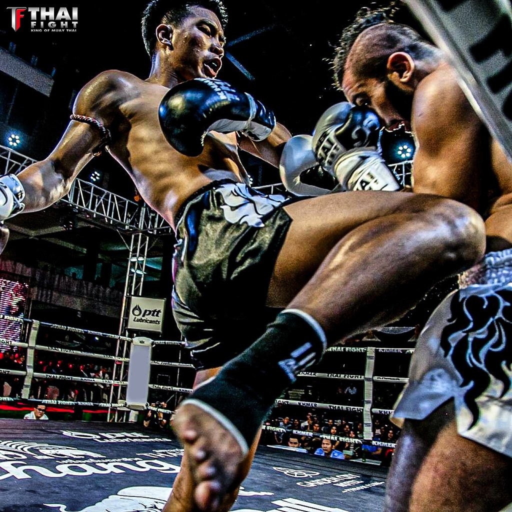 Thai fight king of muaythai on look at his knee ð thaifight ptt muaythai kickboxing batsport httpstcoaulcnoe